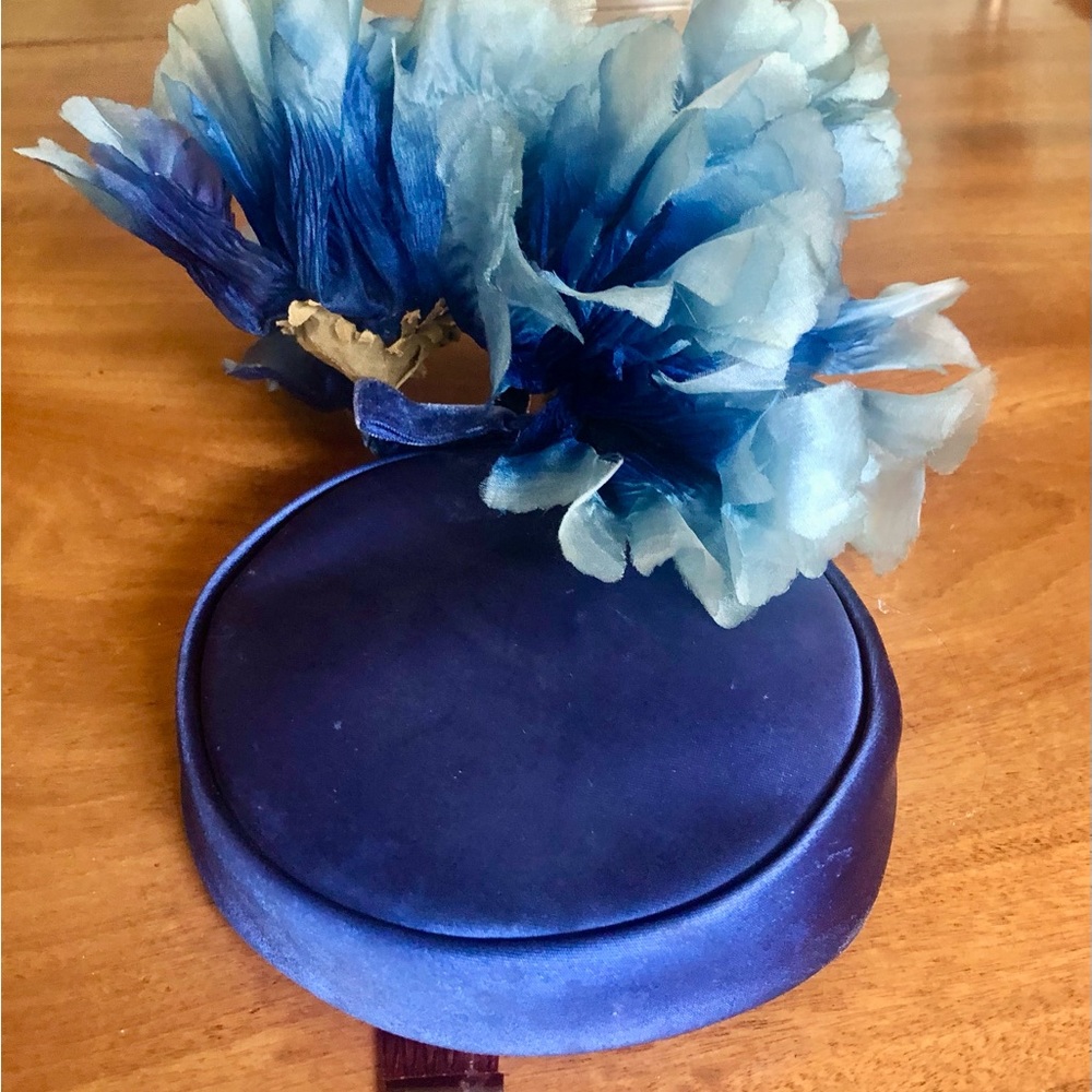 Ladies’ vintage hat - Royal blue satin wit silk flowers - great prop